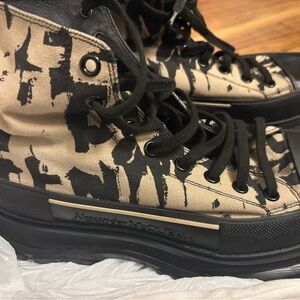 Alexander McQueen Graffiti
Tread Slick Boot Beige Black